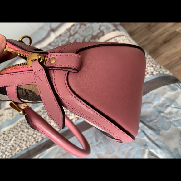 Burberry - Picture 9 of 15